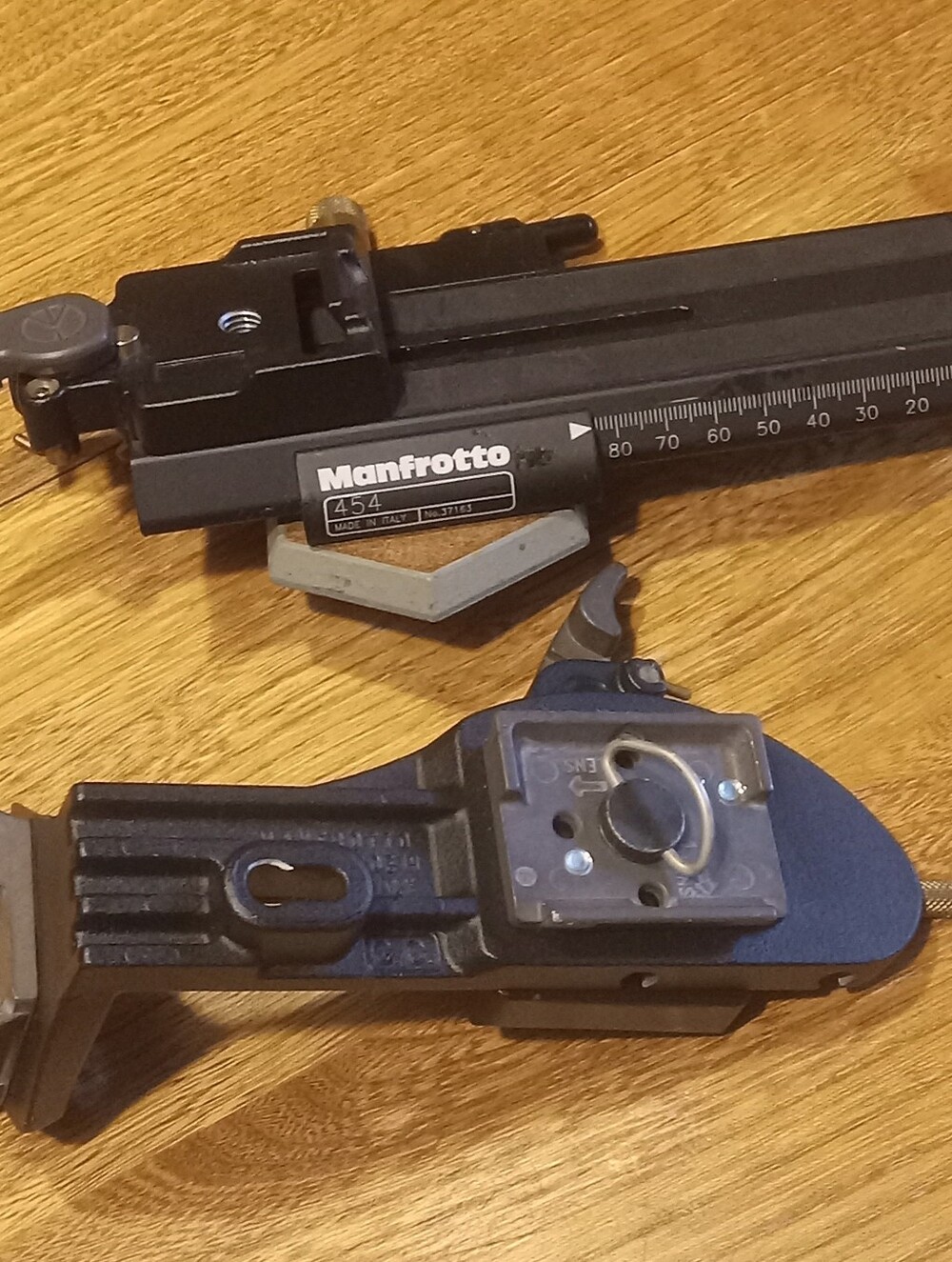 Manfrotto 454 Micrometric Positioning Sliding Plate & Elbow Bracket ITALY
